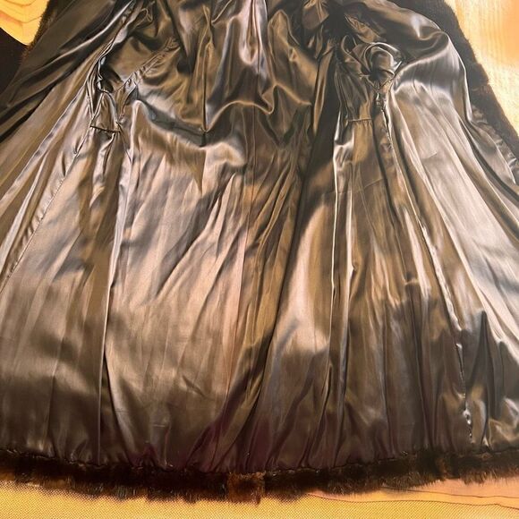 Mink Fur Coat    - Picture 7 of 9